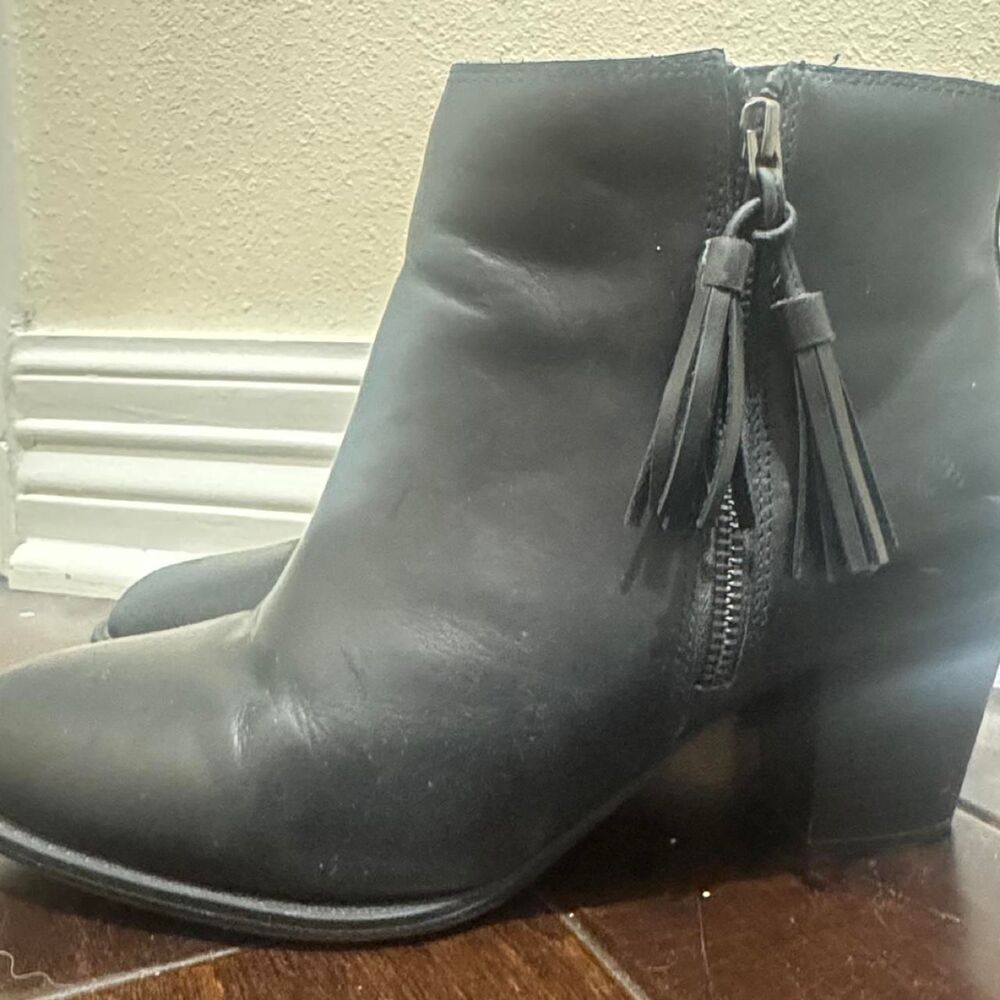 Vionic Black Leather Ankle Boots 11 Wide Weather Resistant Block Heel.